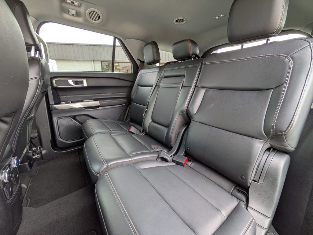Certified 2022 Ford Explorer XLT w/ Equipment Group 202A image 15