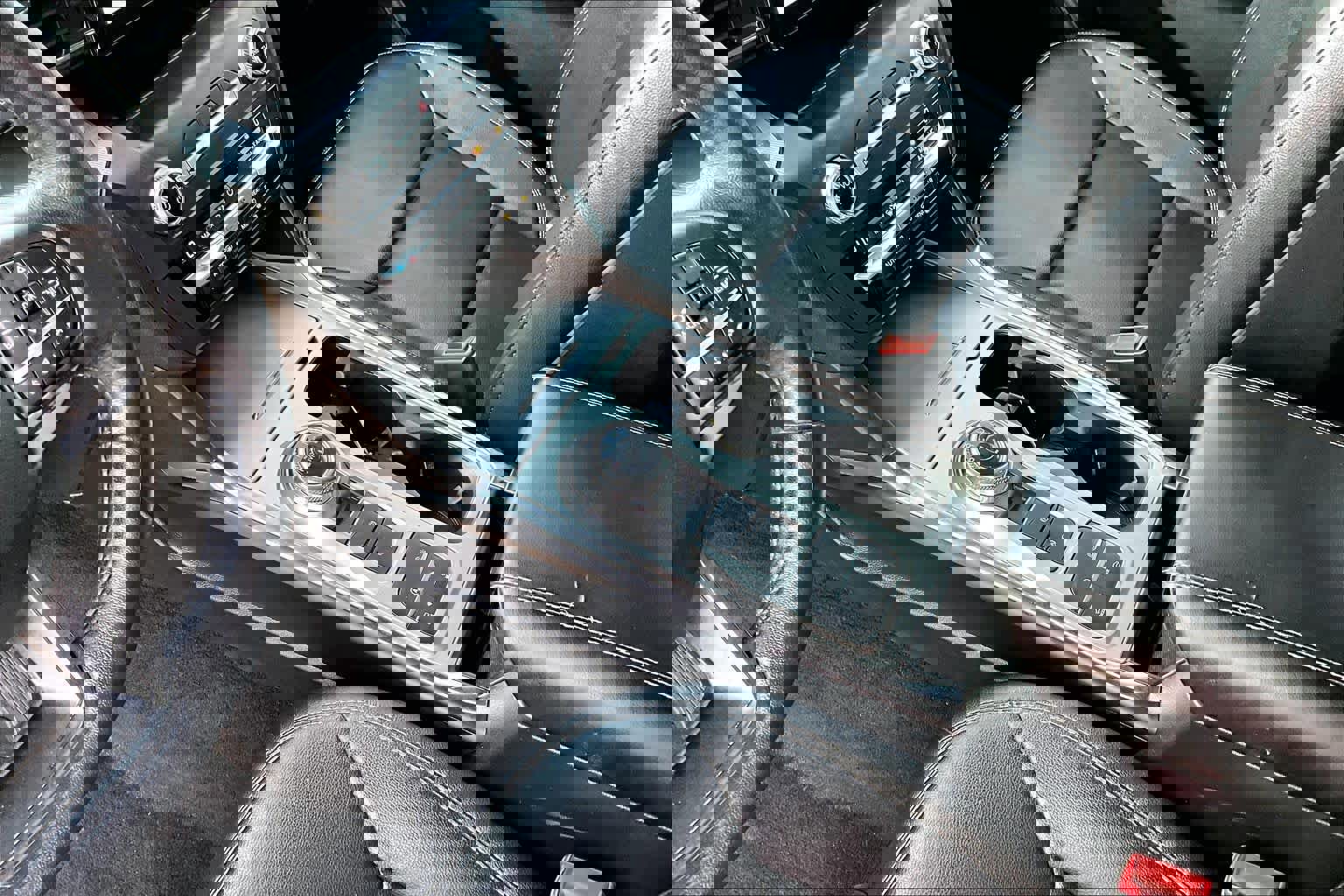 Certified 2020 Ford Explorer XLT w/ Equipment Group 202A RWD image 17