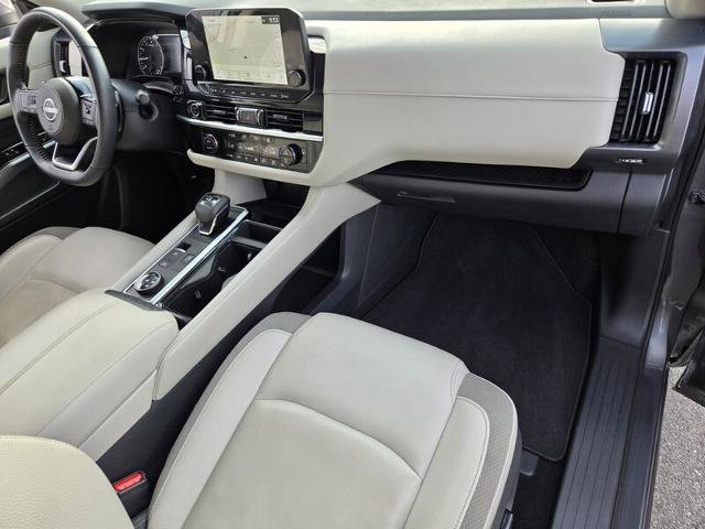Used 2023 Nissan Pathfinder SL image 19