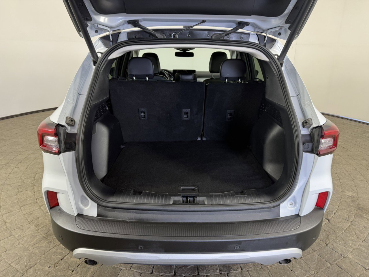 Certified 2025 Ford Escape Platinum AWD/4WD image 7