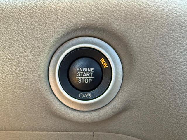 Used 2023 Chrysler Pacifica Touring-L FWD image 16