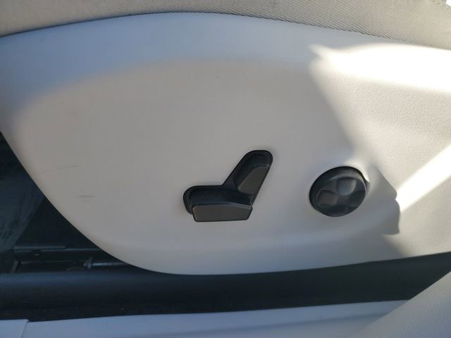 Used 2019 Jeep Cherokee Overland w/ Technology Group image 16