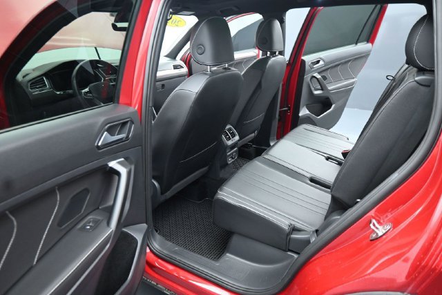 Used 2024 Volkswagen Tiguan SE R-Line FWD image 26