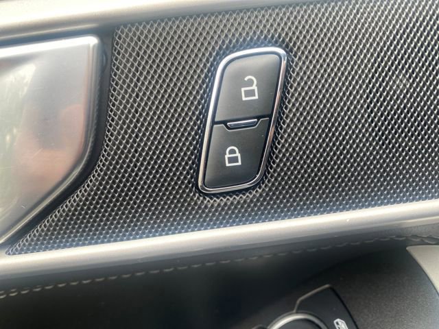 Certified 2022 Ford Explorer XLT w/ Equipment Group 202A image 18