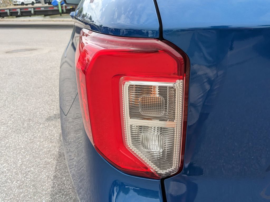 Certified 2021 Ford Explorer Limited w/ Equipment Group 301A image 11