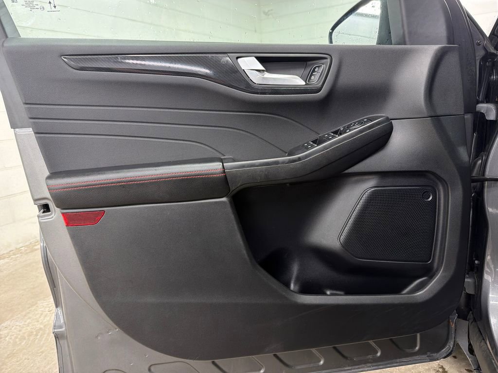Certified 2025 Ford Escape ST-Line FWD image 16