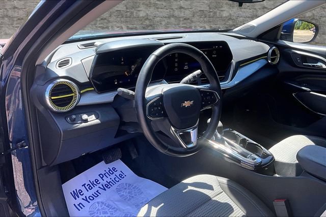 Used 2024 Chevrolet Trax LT w/ Driver Confidence Package FWD image 16