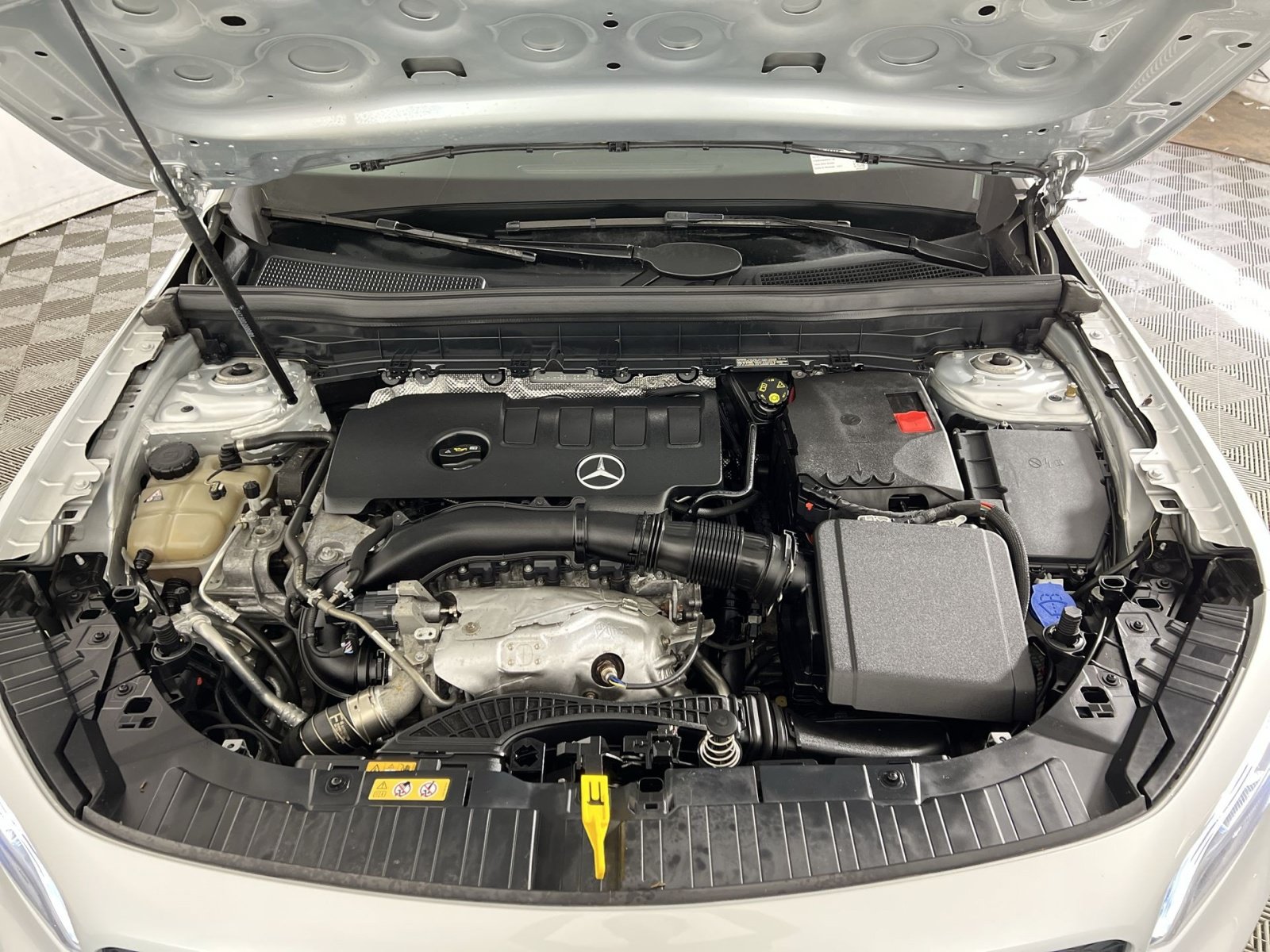 Used 2022 Mercedes-Benz GLB 250 4MATIC image 27