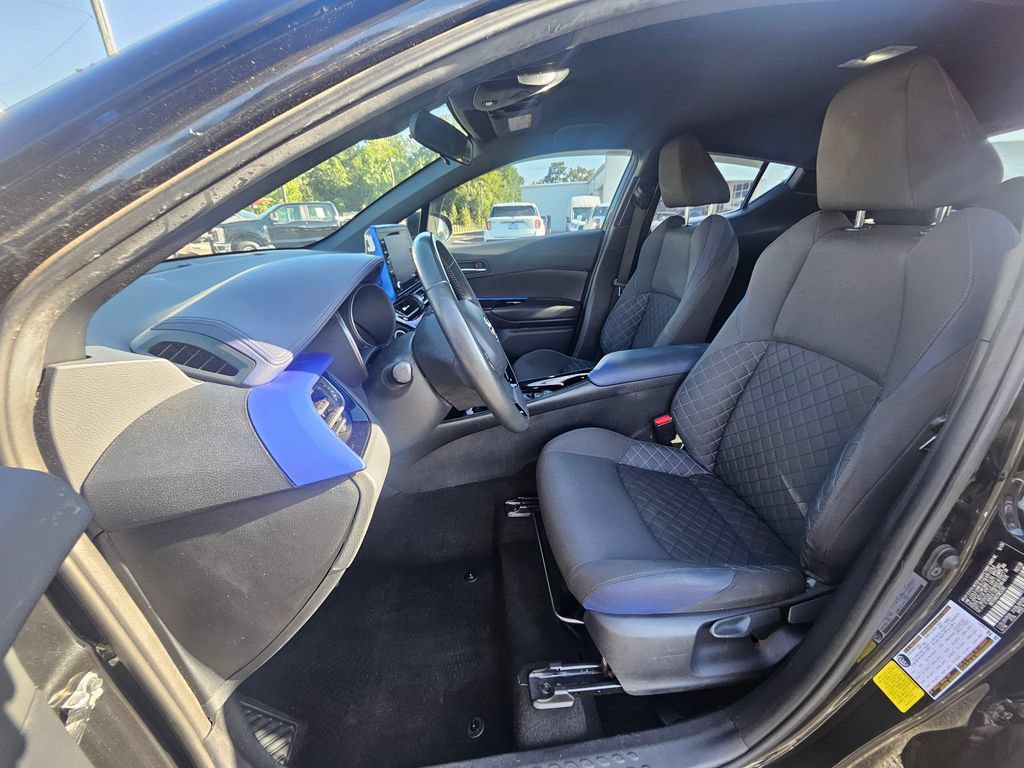Used 2021 Toyota C-HR XLE FWD image 4
