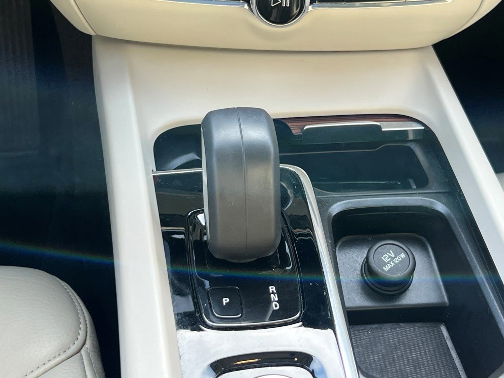 Used 2022 Volvo S60 B5 Momentum w/ Climate Package image 23