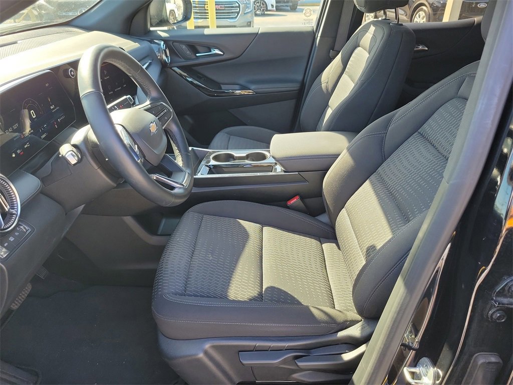 Used 2025 Chevrolet Equinox LT image 12