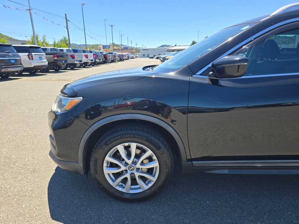 Used 2018 Nissan Rogue SV AWD/4WD image 6