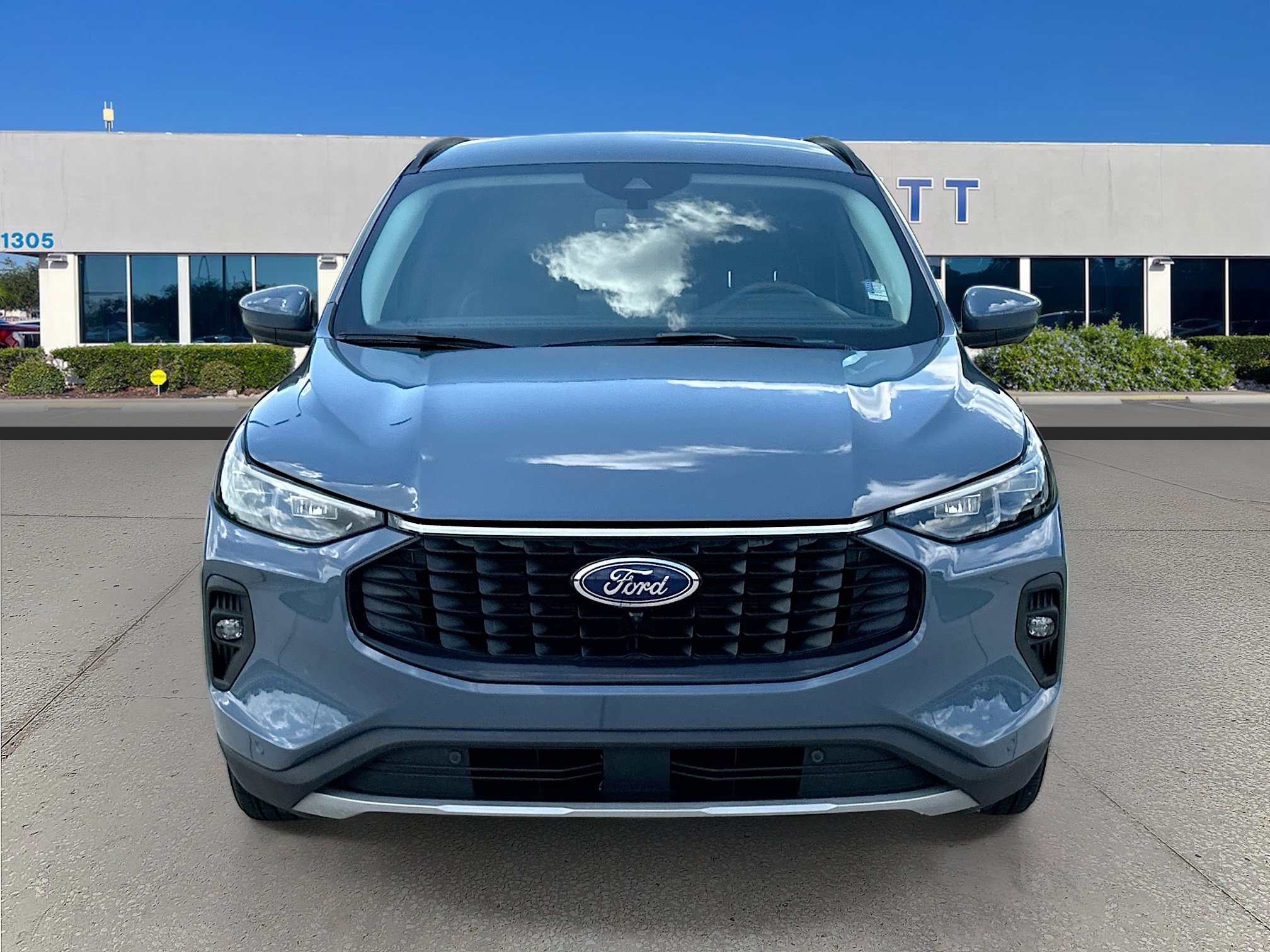 Certified 2025 Ford Escape Platinum w/ Premium Technology Package FWD image 2