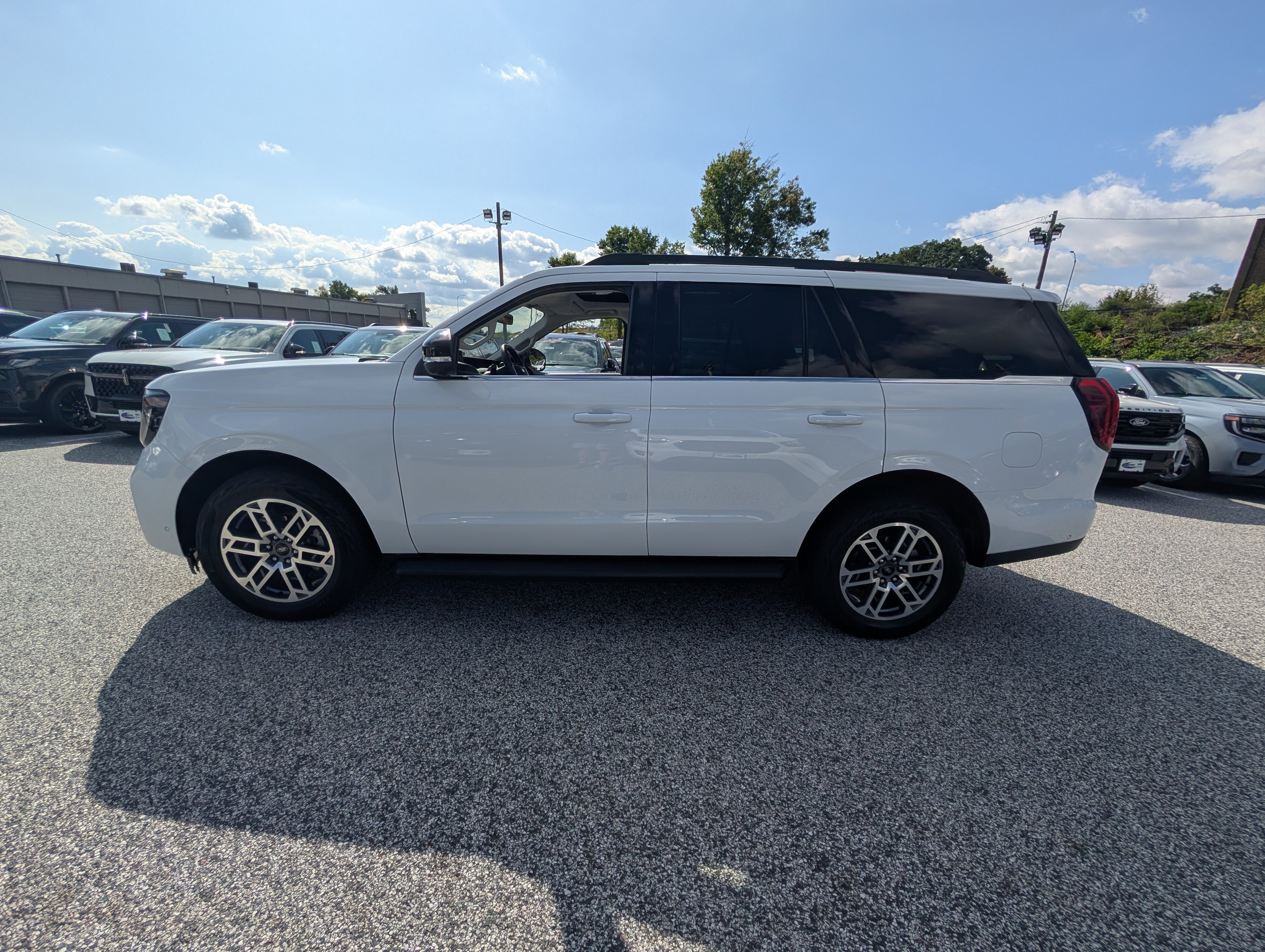 Certified 2025 Ford Expedition Active AWD/4WD image 3