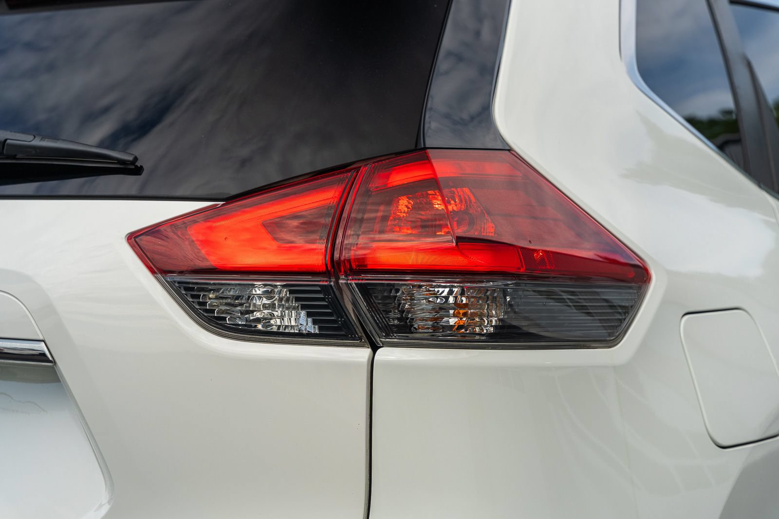 Used 2018 Nissan Rogue SV FWD image 14