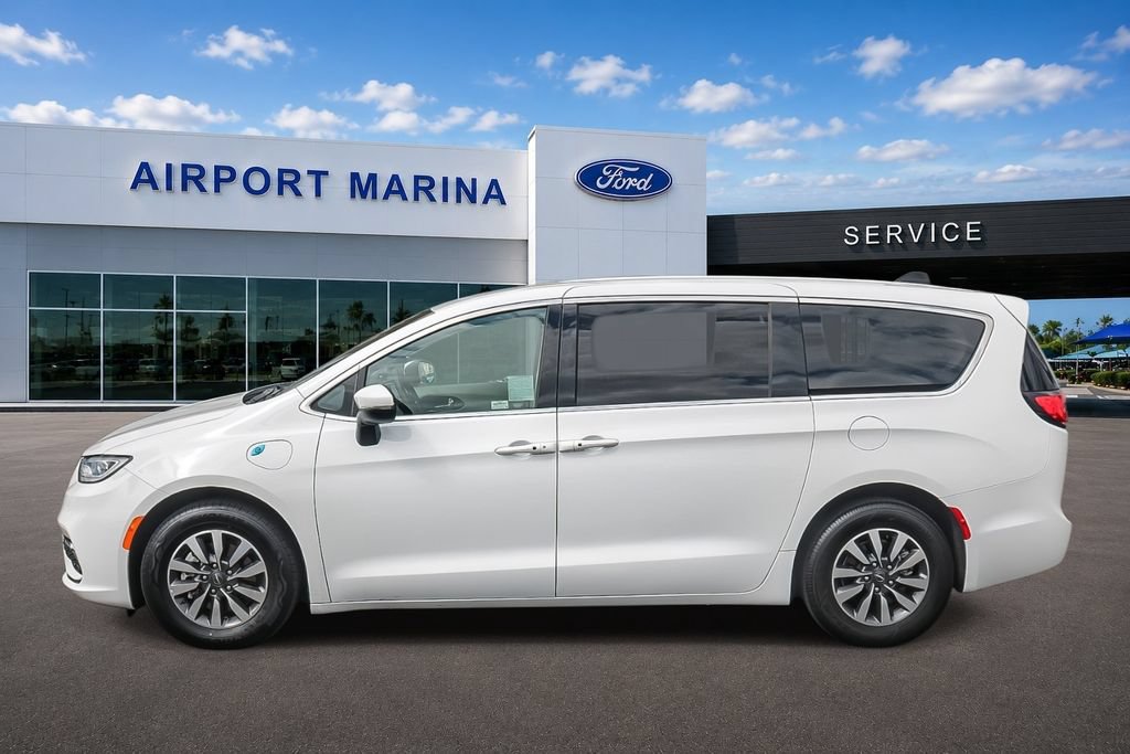 Used 2023 Chrysler Pacifica Touring-L FWD image 5