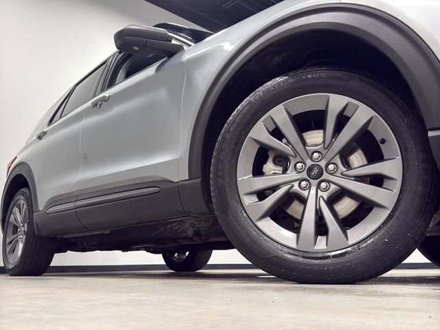 Certified 2021 Ford Explorer XLT w/ Equipment Group 202A AWD/4WD image 3