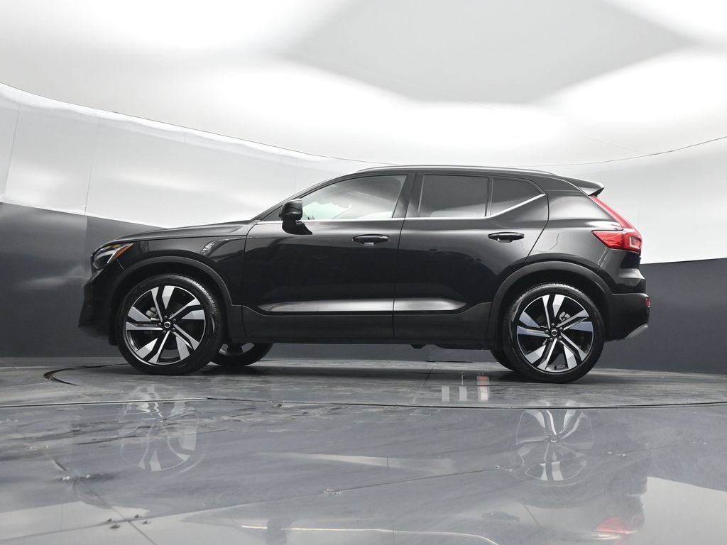 Used 2025 Volvo XC40 B5 Plus AWD/4WD image 7