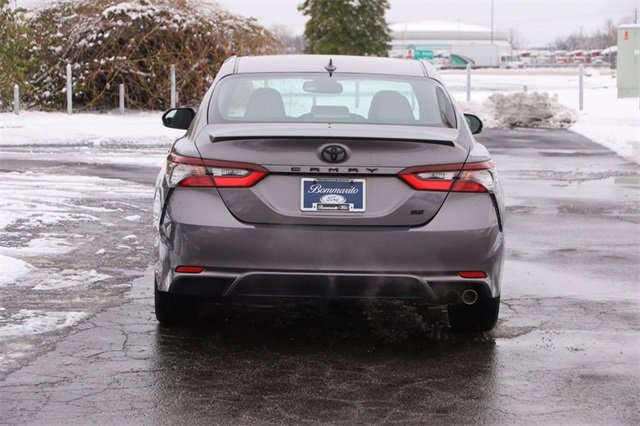 Used 2022 Toyota Camry SE image 6