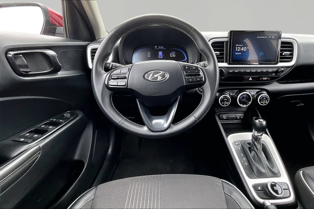 Used 2024 Hyundai Venue Limited FWD image 5