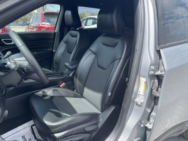 Used 2023 Jeep Compass Latitude AWD/4WD image 6