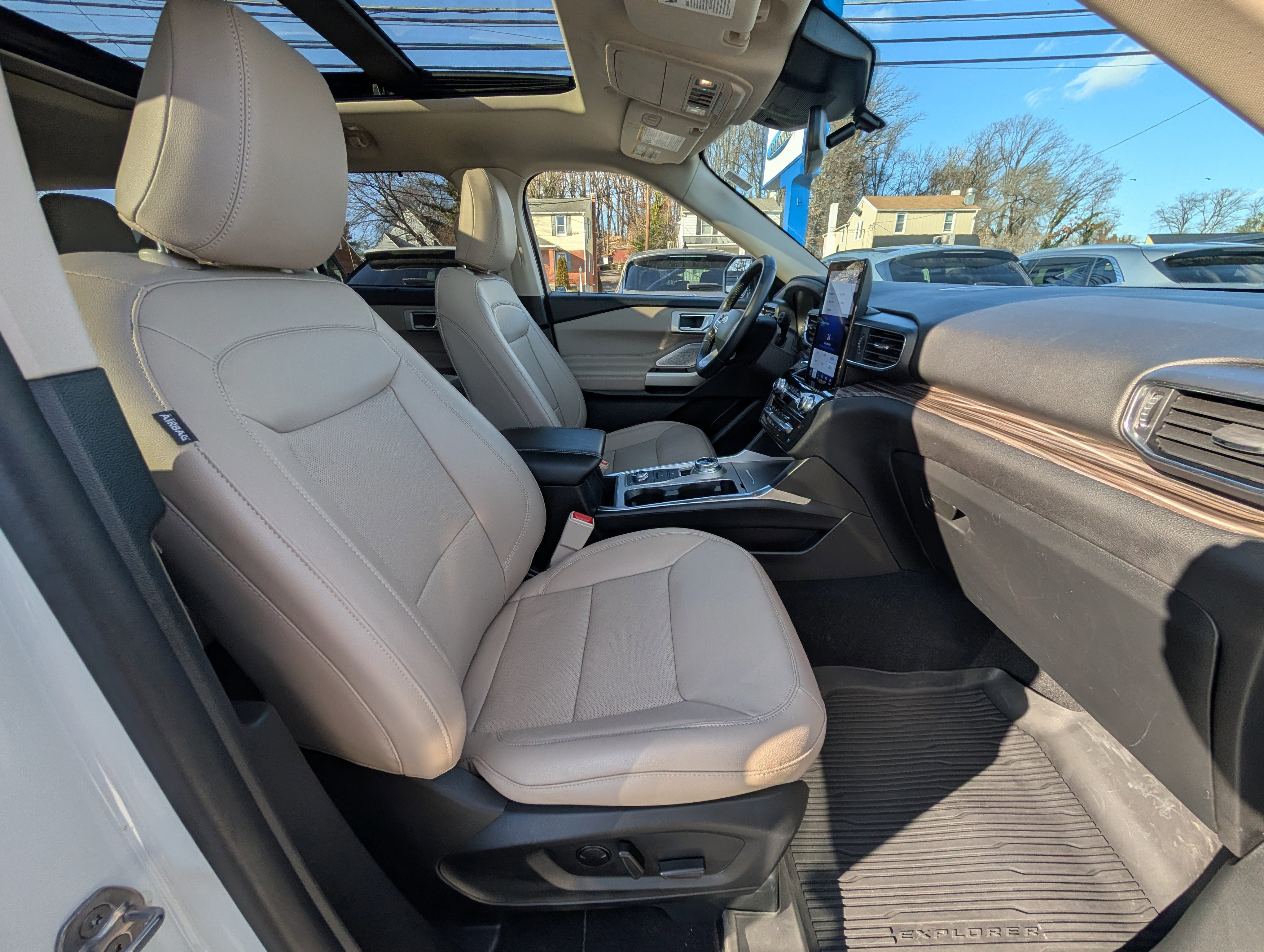 Certified 2023 Ford Explorer Limited w/ Limited Technology Package image 12