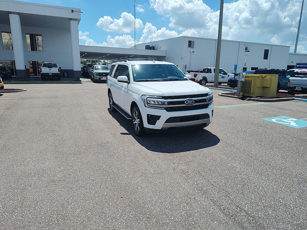 Certified 2023 Ford Expedition XLT AWD/4WD image 3