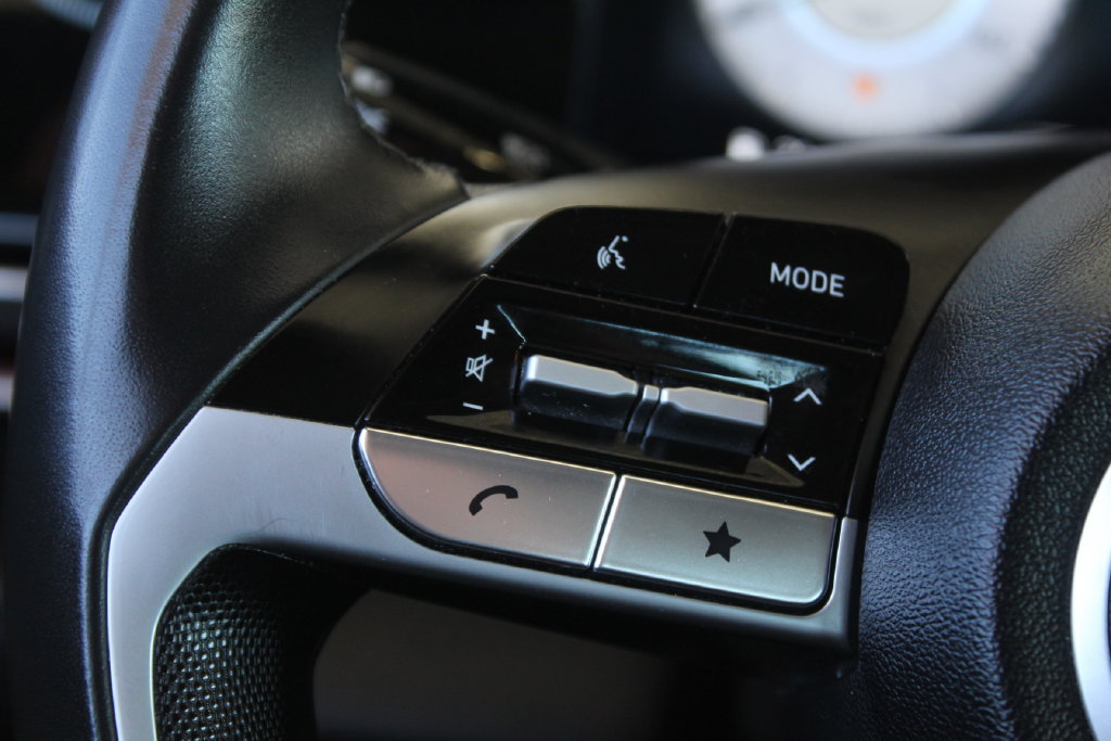 Used 2025 Hyundai Elantra SEL FWD image 30
