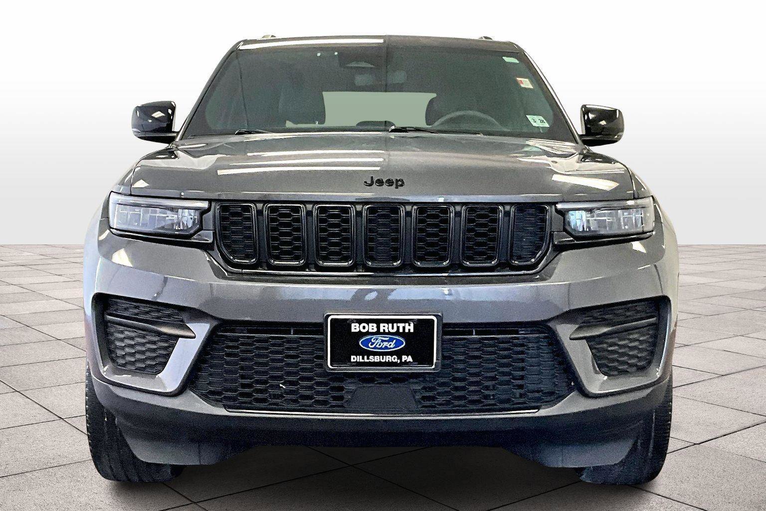 Used 2023 Jeep Grand Cherokee Altitude image 6