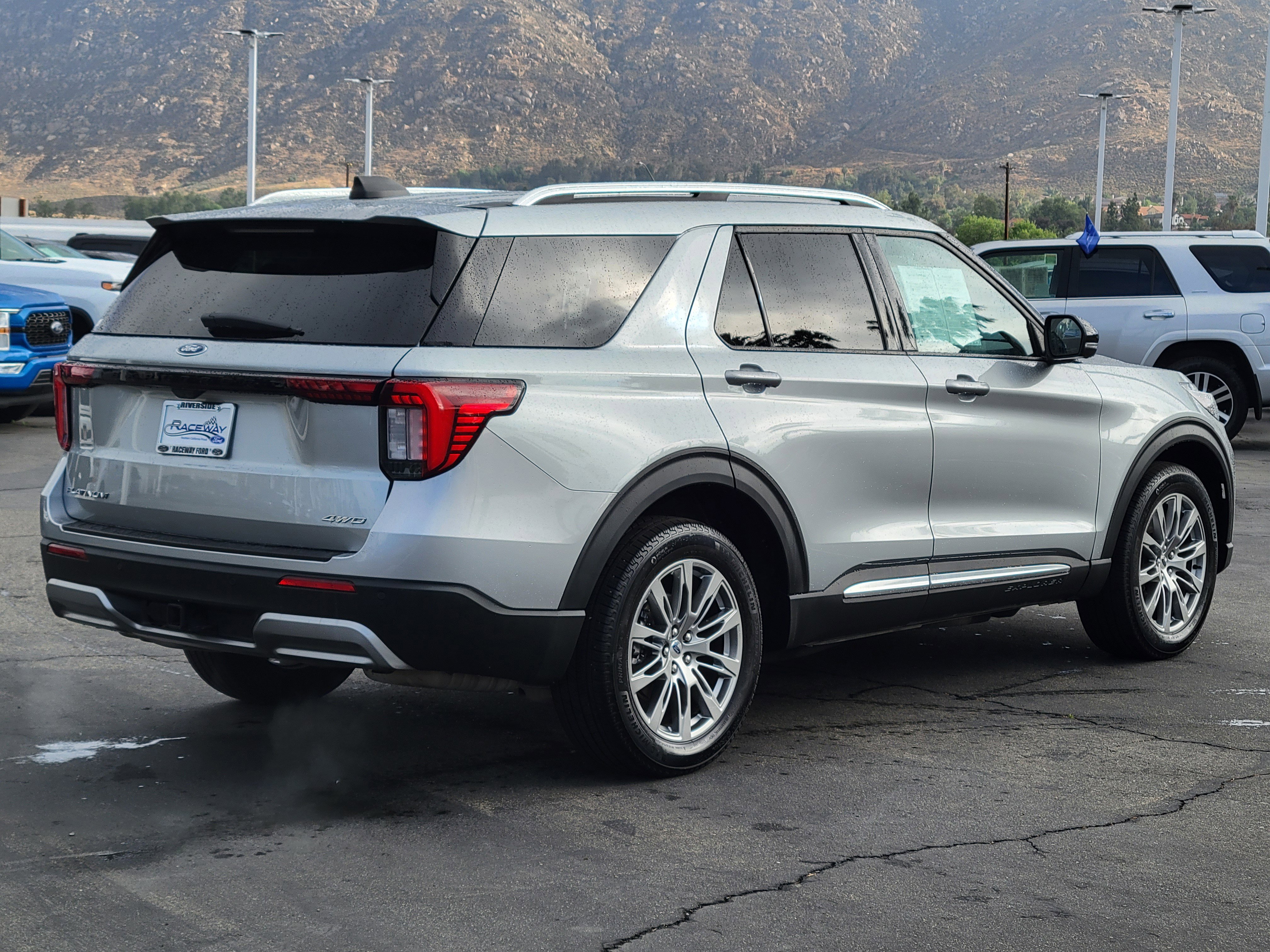 Certified 2025 Ford Explorer Platinum AWD/4WD image 2