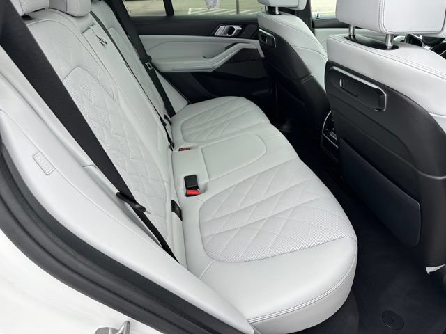 Used 2025 BMW X5 xDrive40i w/ M Sport Package AWD/4WD image 10