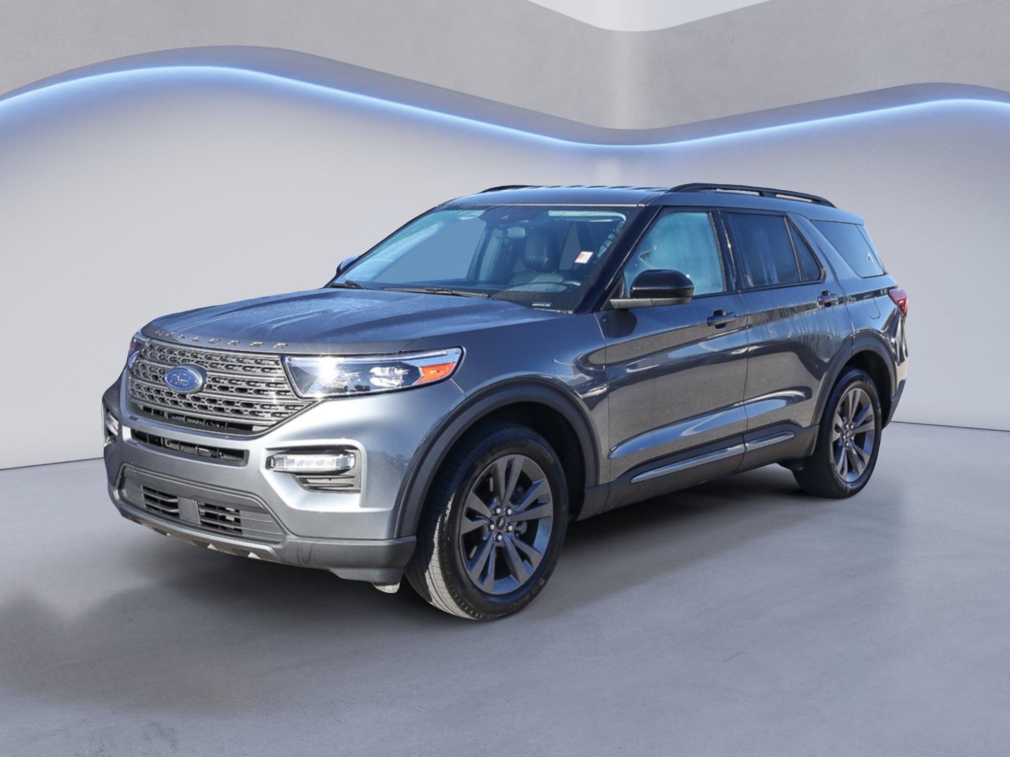 Certified 2023 Ford Explorer XLT w/ Equipment Group 202A AWD/4WD image 2