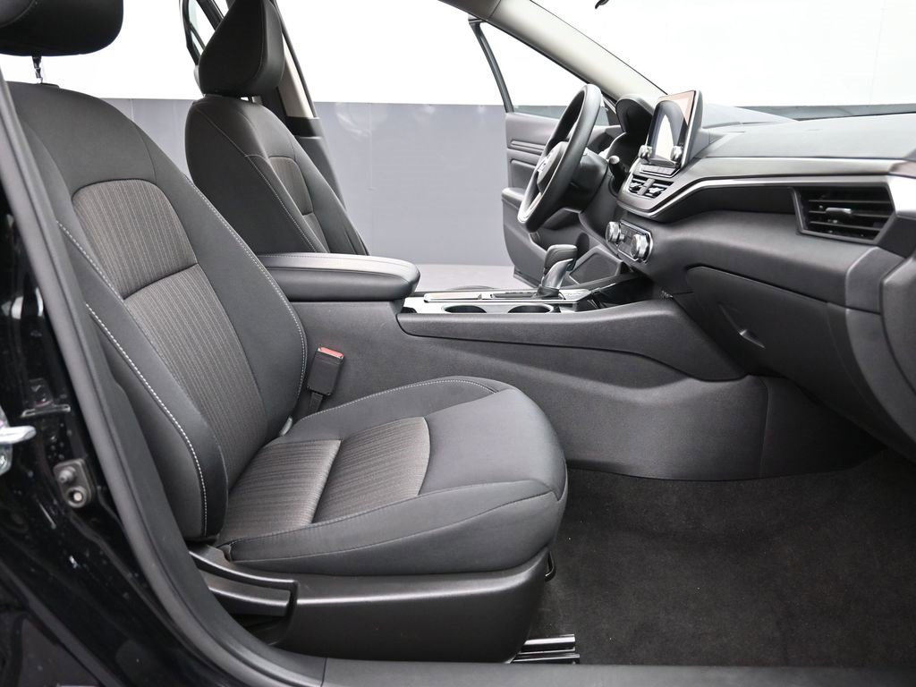 Used 2024 Nissan Altima 2.5 SV image 14