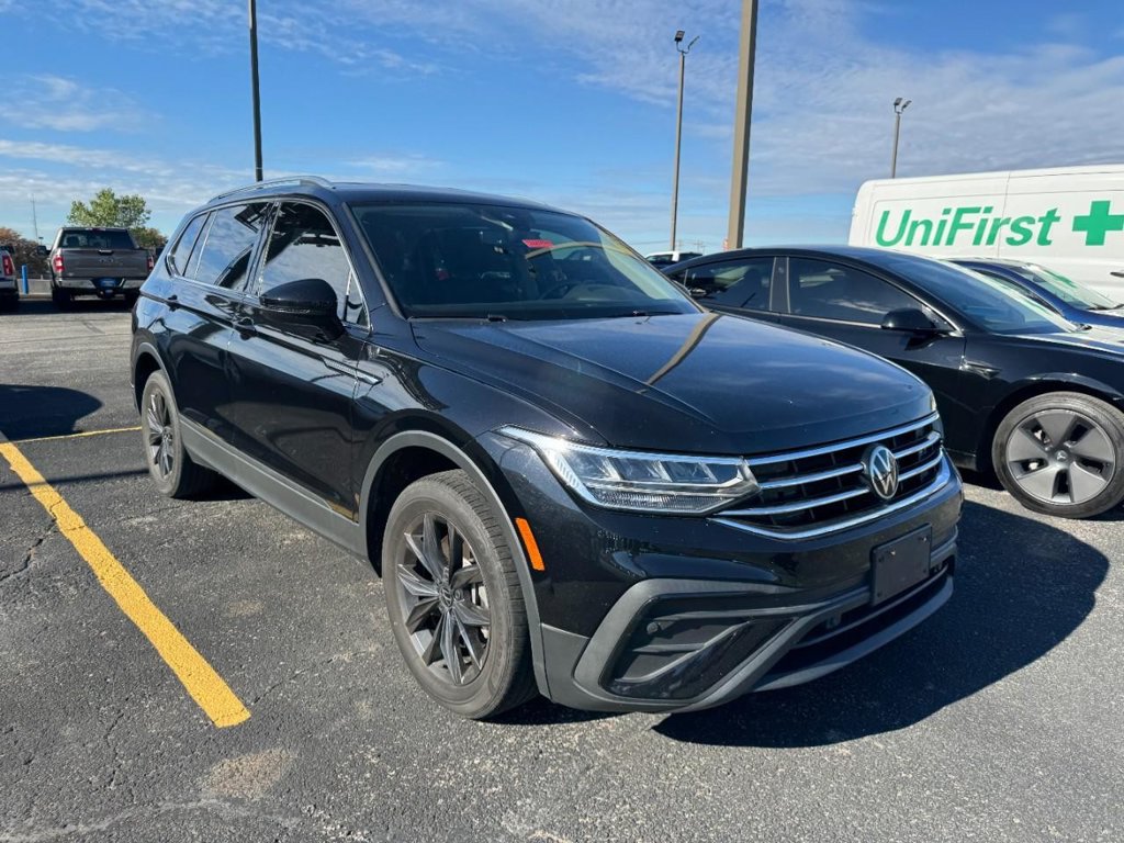 Used 2023 Volkswagen Tiguan SE FWD image 3
