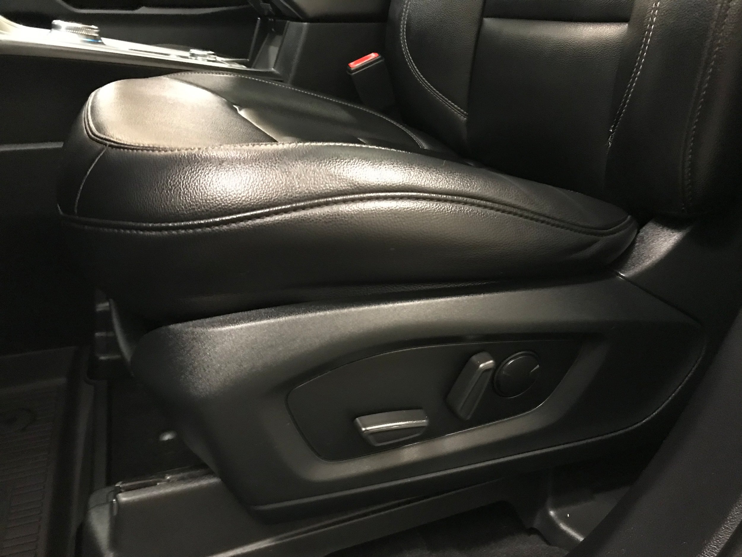 Certified 2020 Ford Explorer XLT w/ Equipment Group 202A AWD/4WD image 17