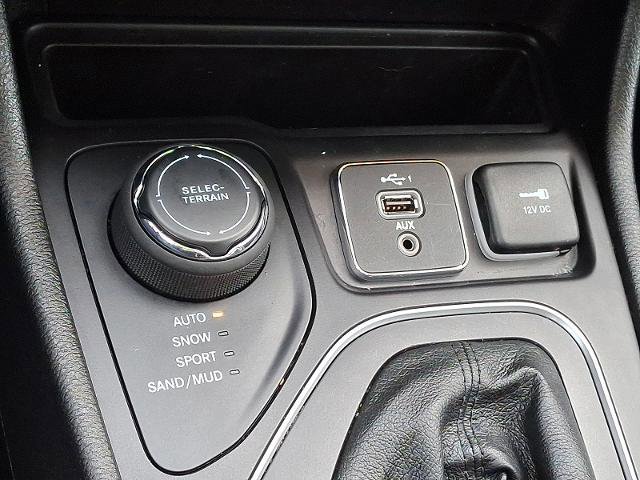 Used 2021 Jeep Cherokee Latitude Plus image 23