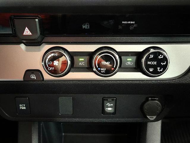 Used 2018 Toyota Tacoma SR5 RWD image 22