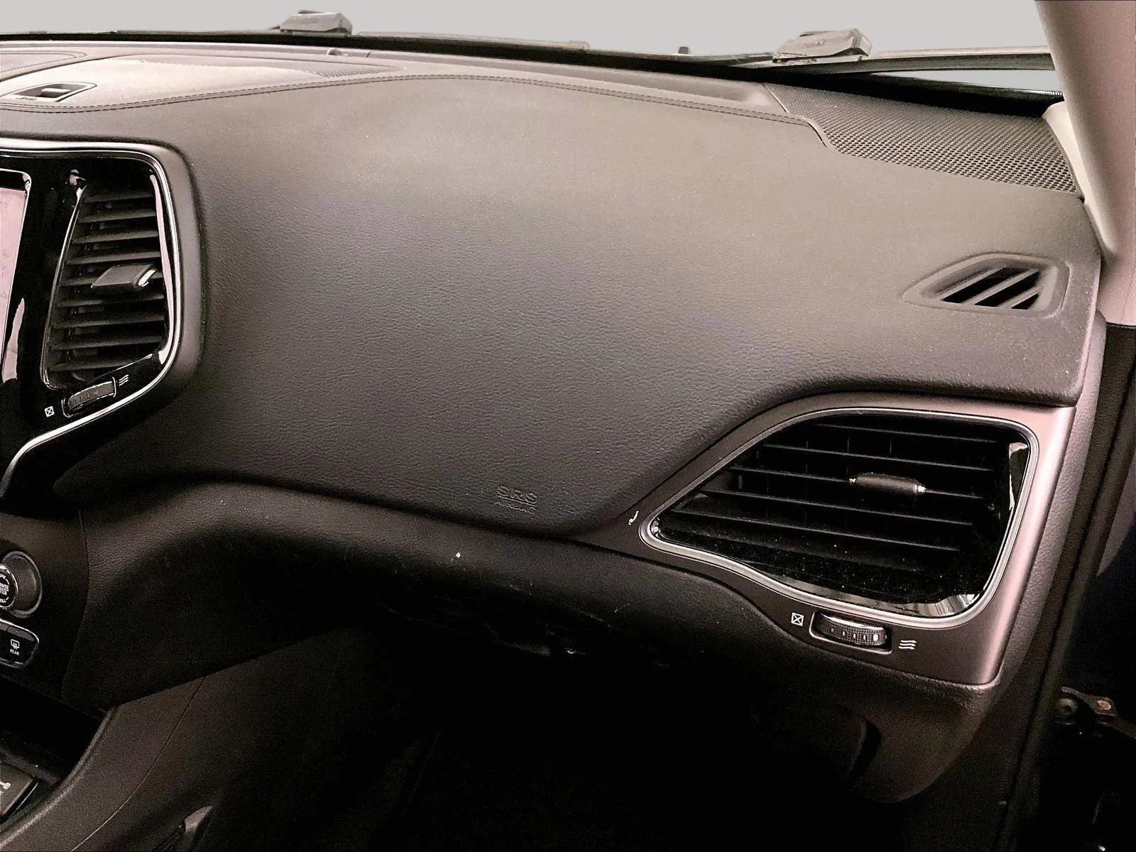 Used 2019 Jeep Cherokee Limited AWD/4WD image 15
