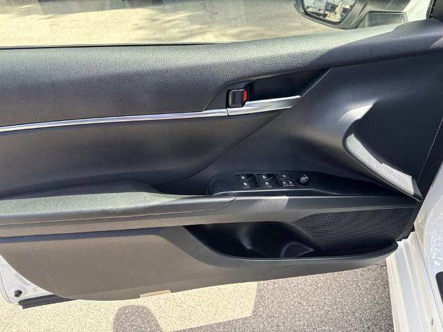 Used 2018 Toyota Camry SE FWD image 14