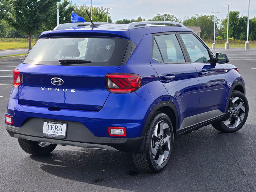 Used 2024 Hyundai Venue SEL FWD image 11