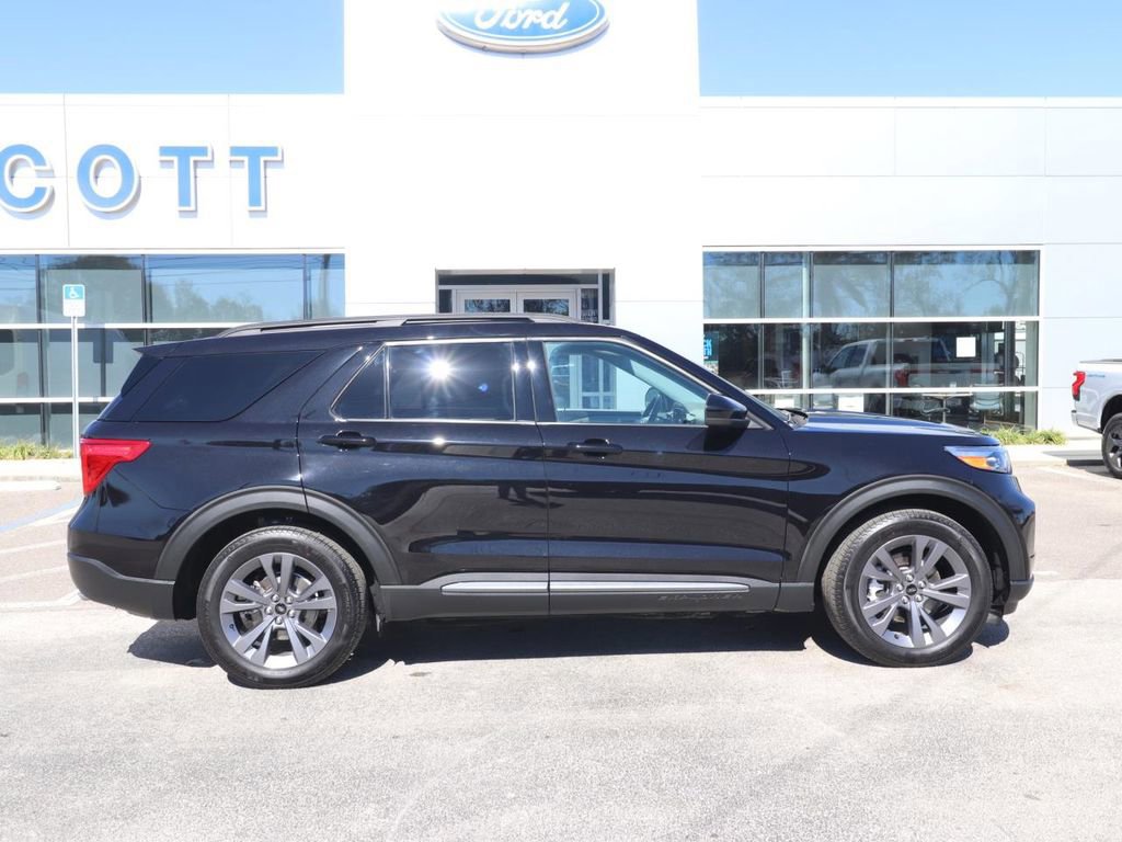 Certified 2023 Ford Explorer XLT w/ Equipment Group 202A image 6
