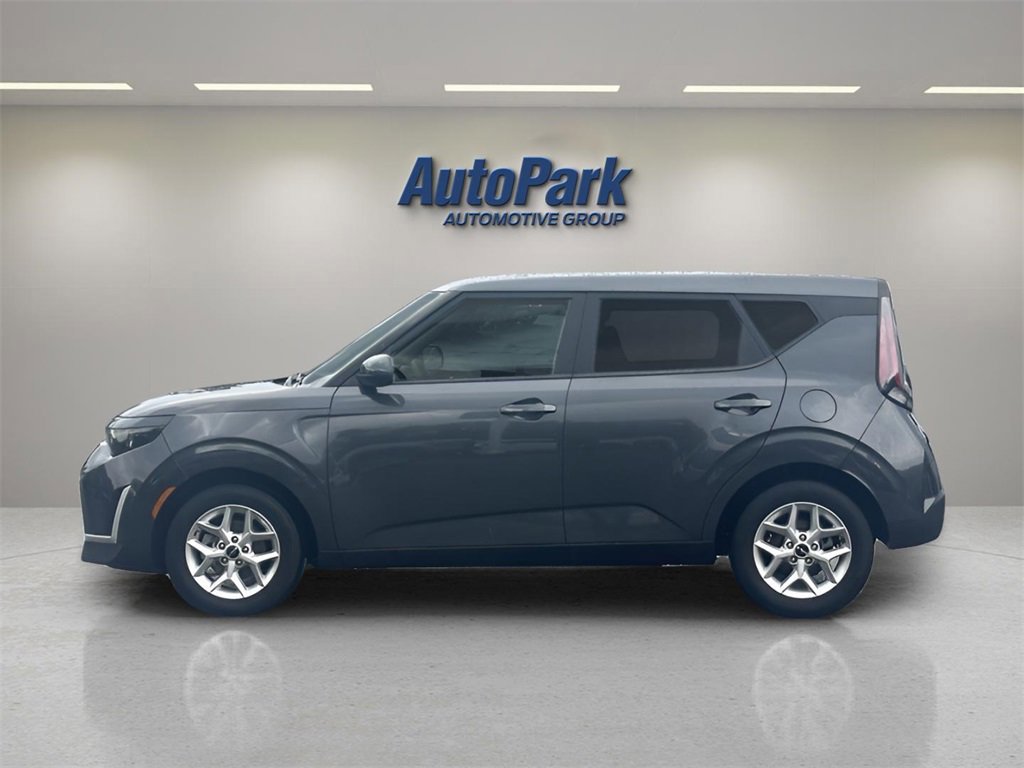 Used 2023 Kia Soul LX w/ LX Technology Package image 2