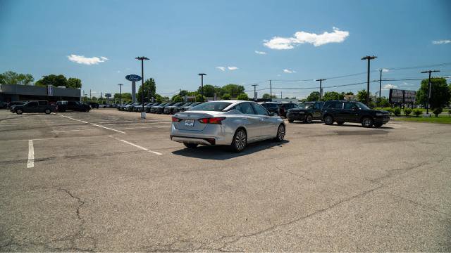 Used 2024 Nissan Altima 2.5 SV FWD image 6
