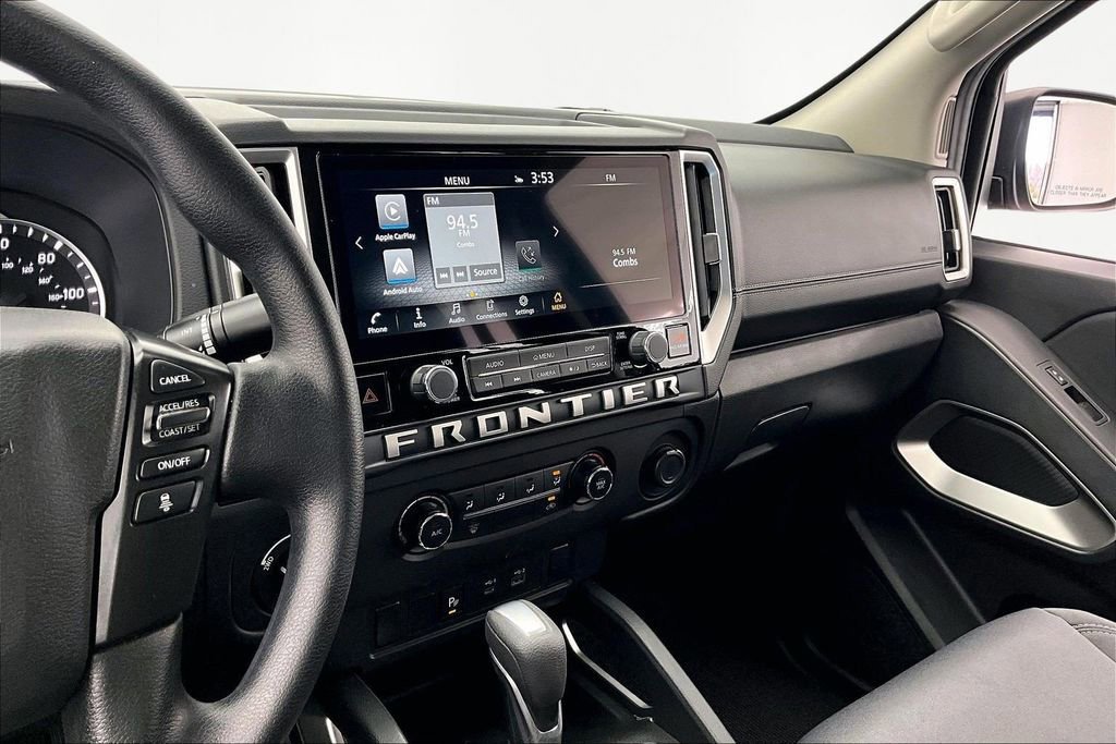 Used 2025 Nissan Frontier SV image 8