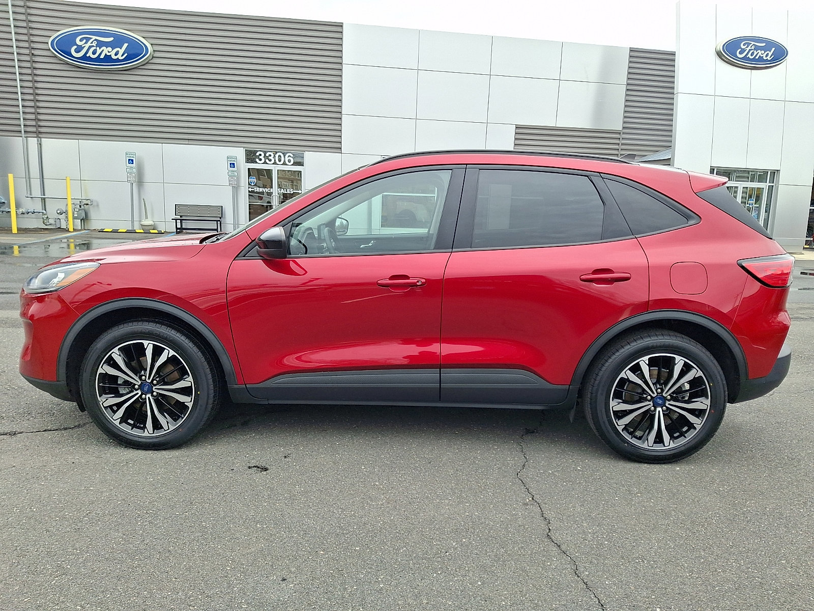 Certified 2022 Ford Escape SEL w/ SEL Stealth AWD Package image 9