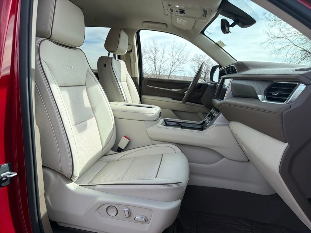 Used 2021 GMC Yukon Denali w/ Advanced Technology Package image 35