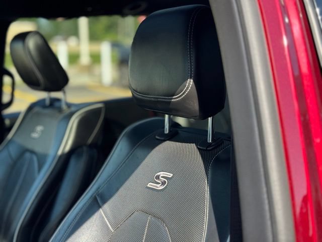 Used 2020 Chrysler Pacifica Limited w/ Advanced Safetytec Group FWD image 9