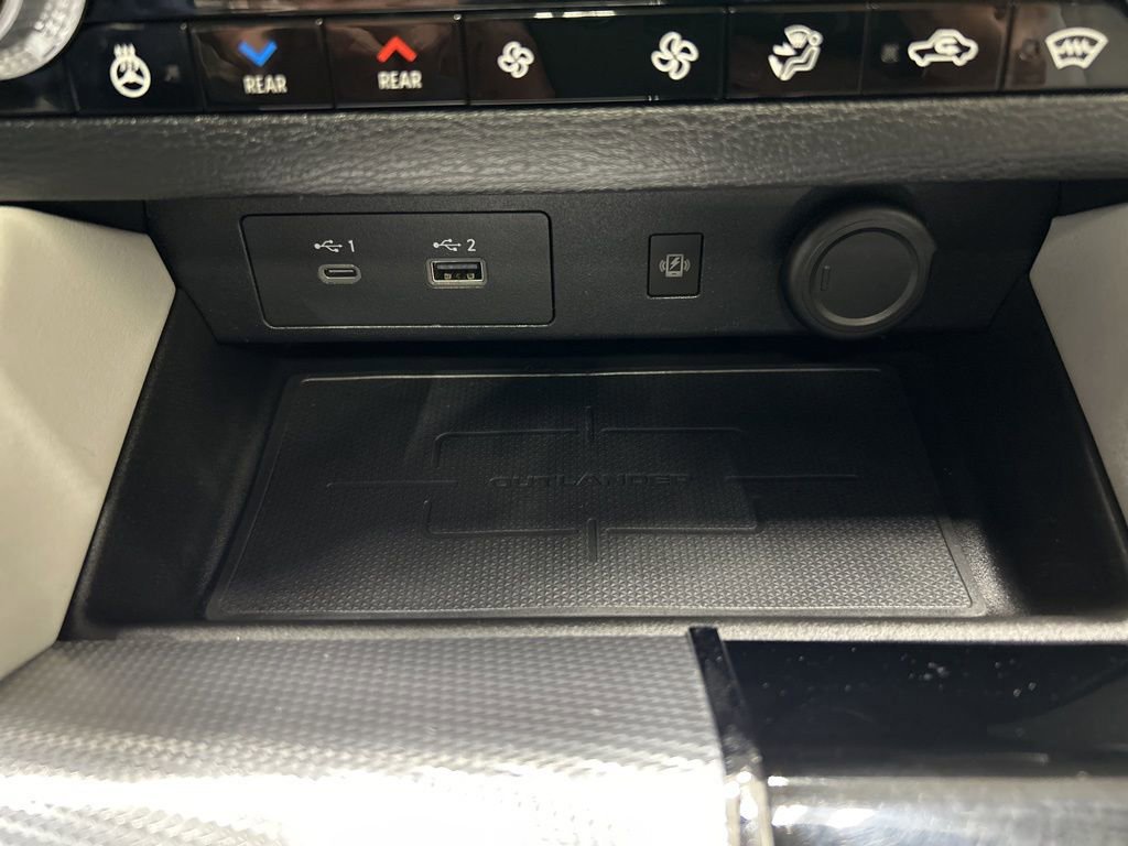 Used 2023 Mitsubishi Outlander 4WD Plug-In Hybrid image 21