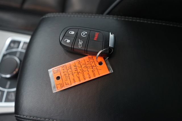 Used 2020 Jeep Grand Cherokee Overland AWD/4WD image 27