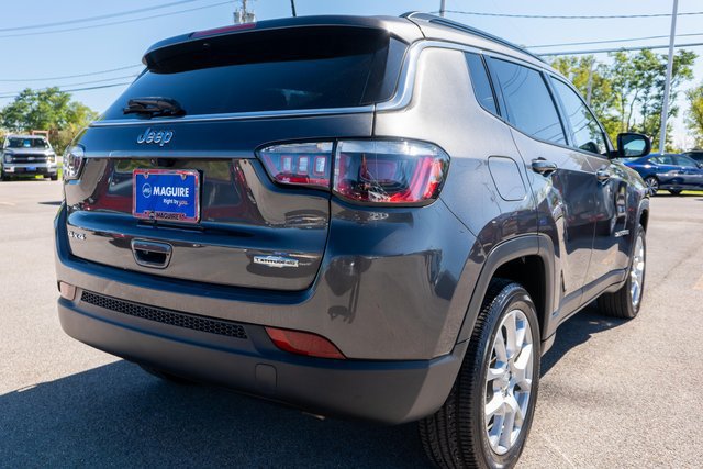 Used 2023 Jeep Compass Latitude AWD/4WD image 6